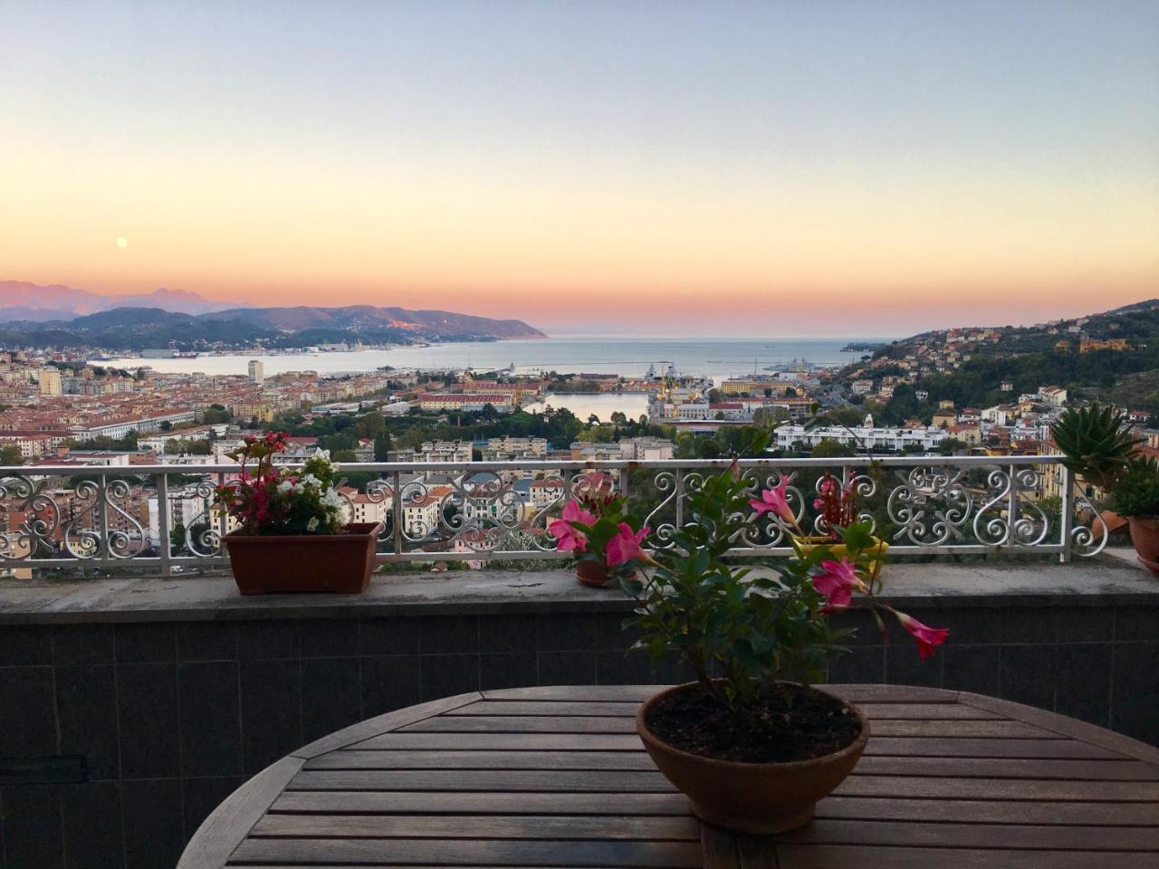 88 Miglia Bed & Breakfast La Spezia Exterior photo
